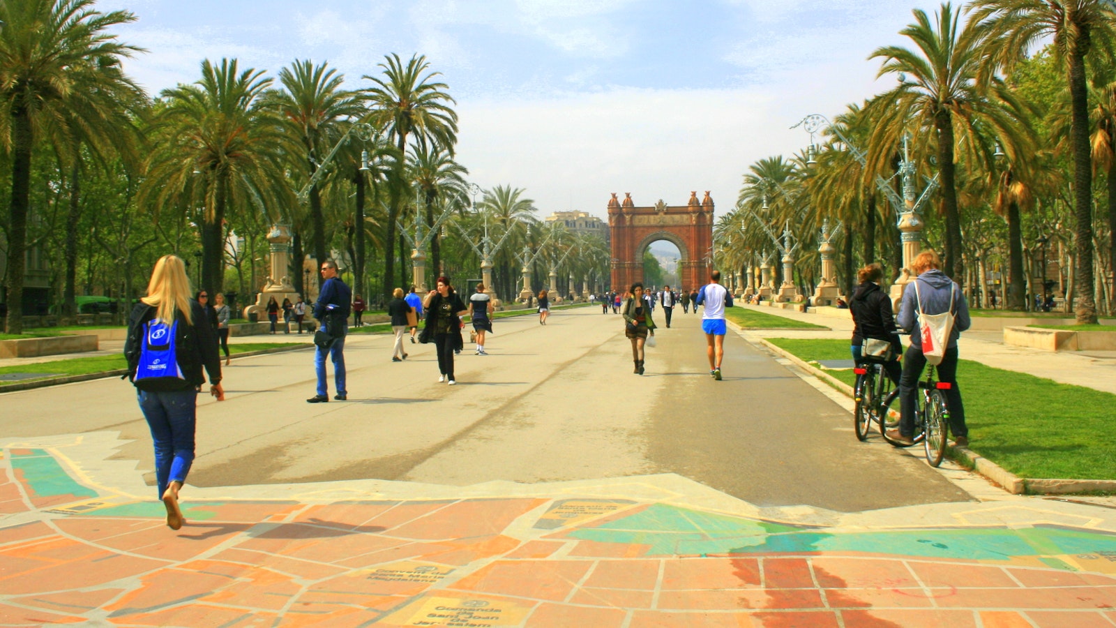 Student walking to Arc de Triumpf in Barcelona